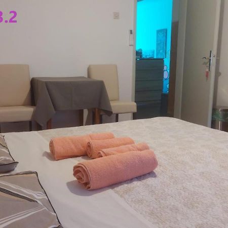 Guest House Lovric Πόρετς Εξωτερικό φωτογραφία